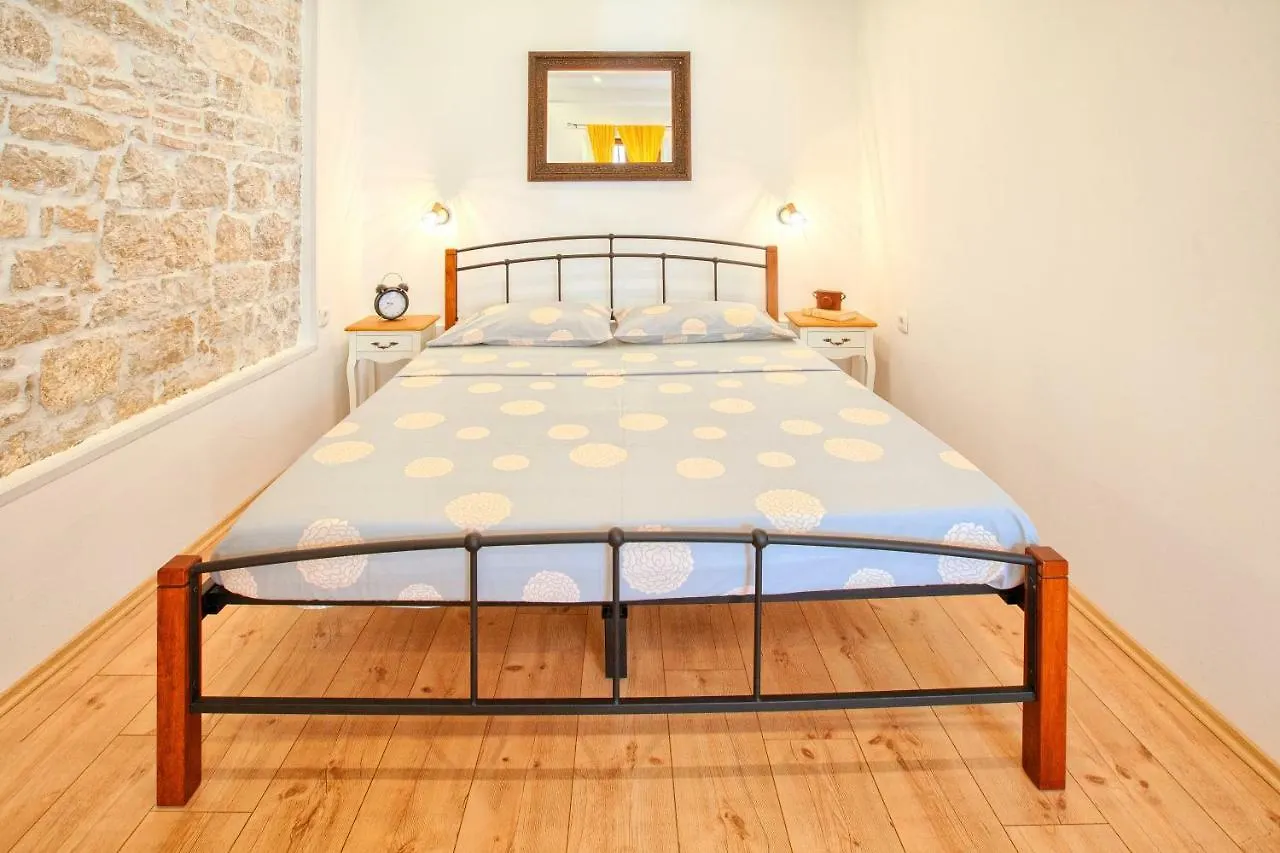 Apartment Irma Pula 0*,